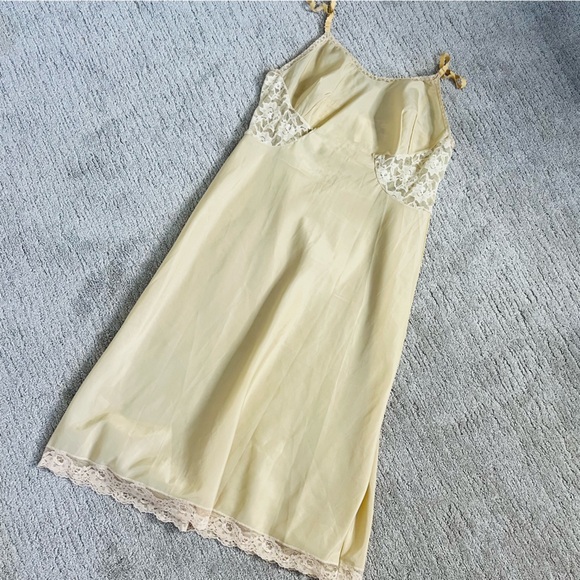 Vintage 70s / 80s Barbizon Semi Sheer Nude Slip Dress - Picture 9 of 12